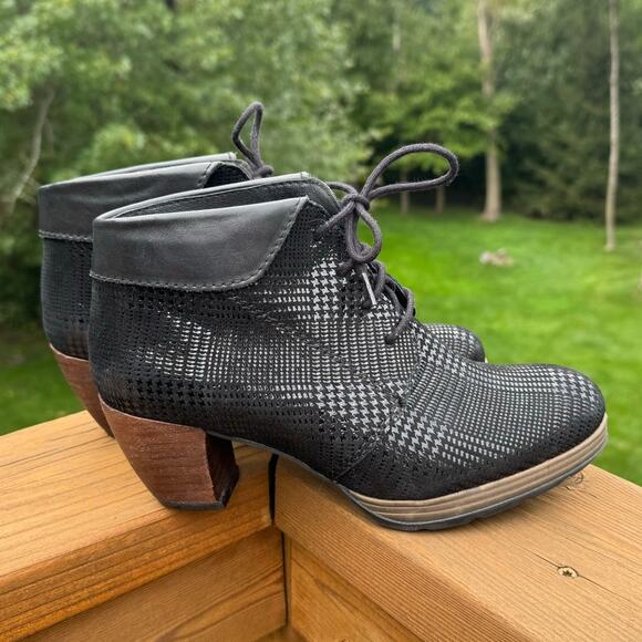 Wolky size 6 (EU 37) Jacquerie Dessin Suede Lace Up Black Shimmer Booties - Picture 3 of 13